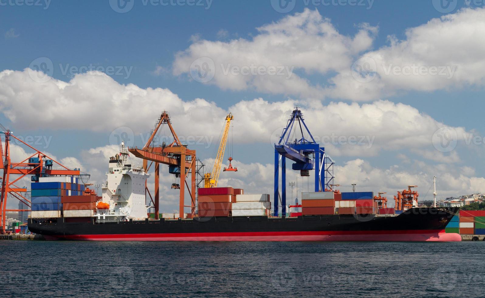 containerfartyg i hamn foto