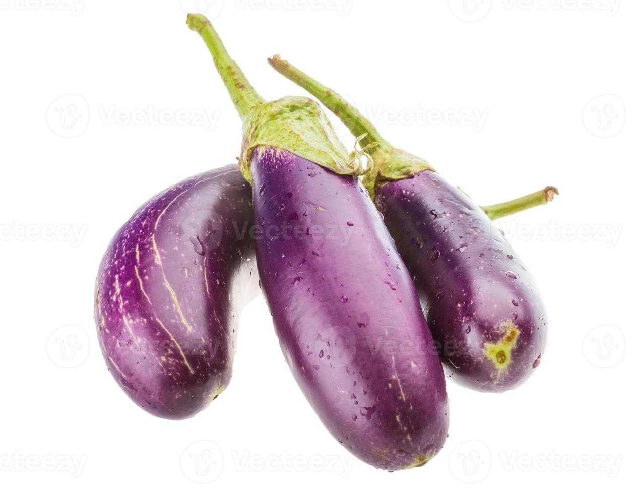 aubergine på vit bakgrund foto