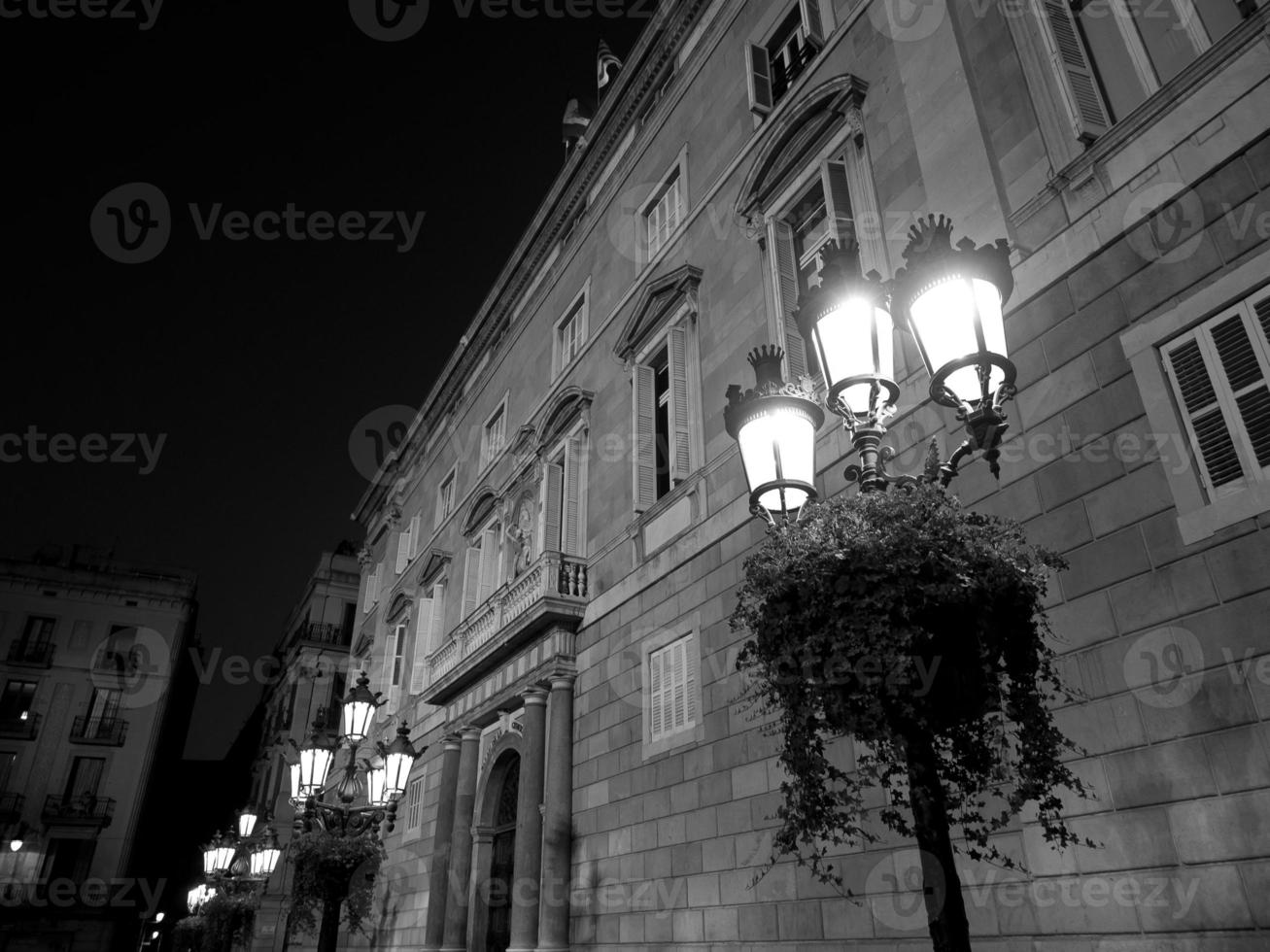 barcelona på natten foto