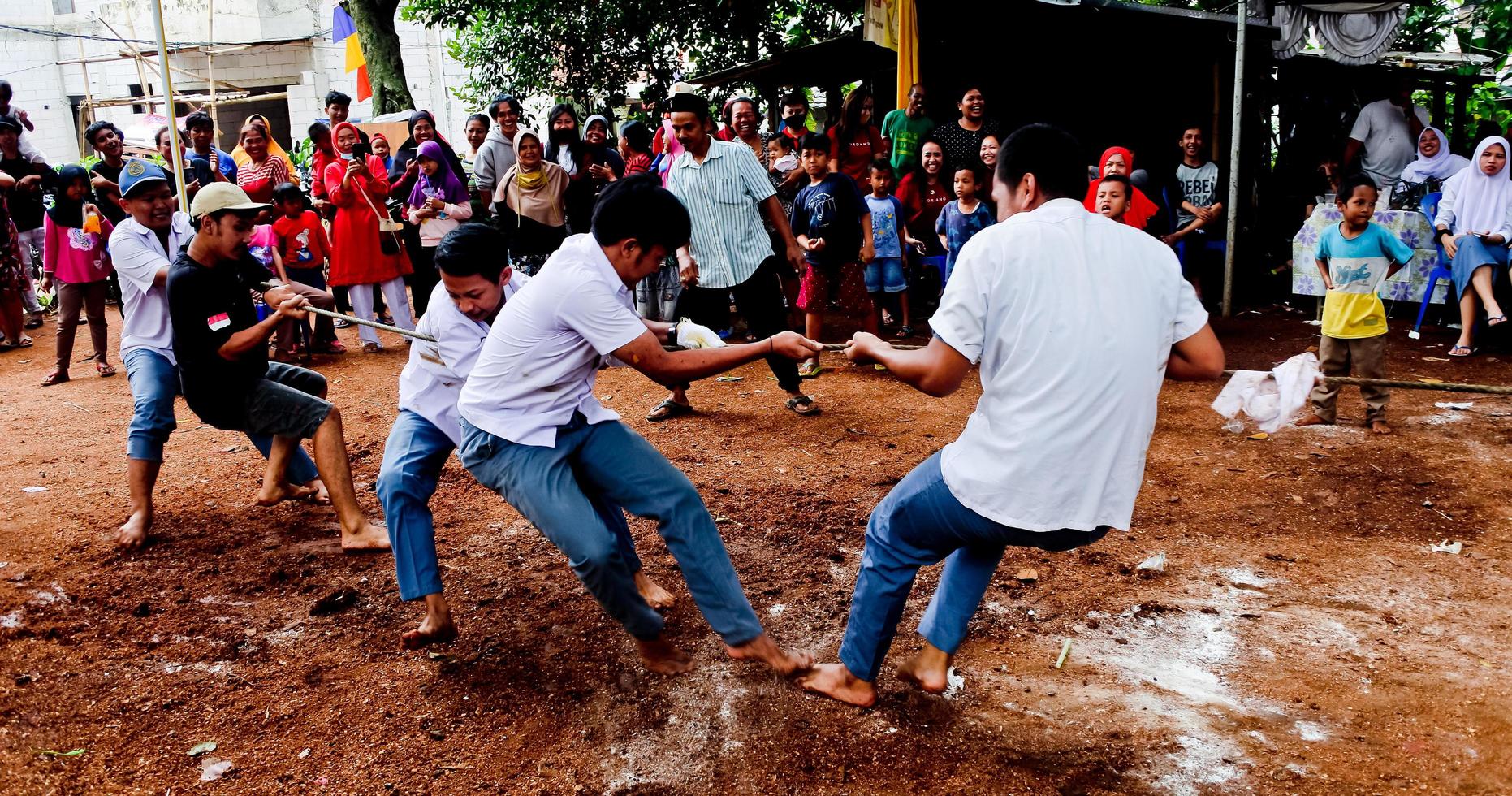 pamulang, augusti 17, 2022. olika tävlingar till fira Indonesiens oberoende dag var genom ut i en enkel men fortfarande livlig sätt. foto