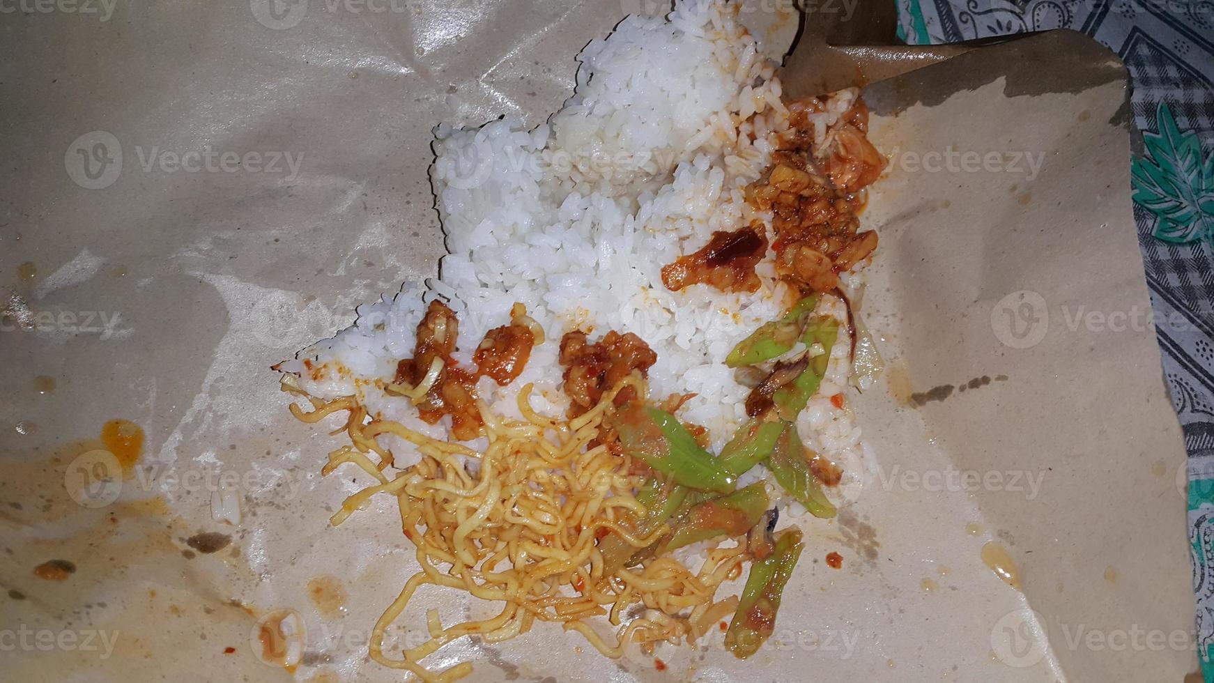 nasi bungkus, enkel människors mat. foto