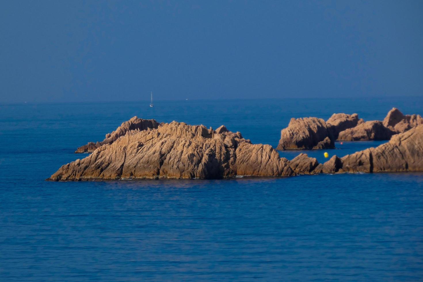 se av de klippor av de katalansk costa brava foto