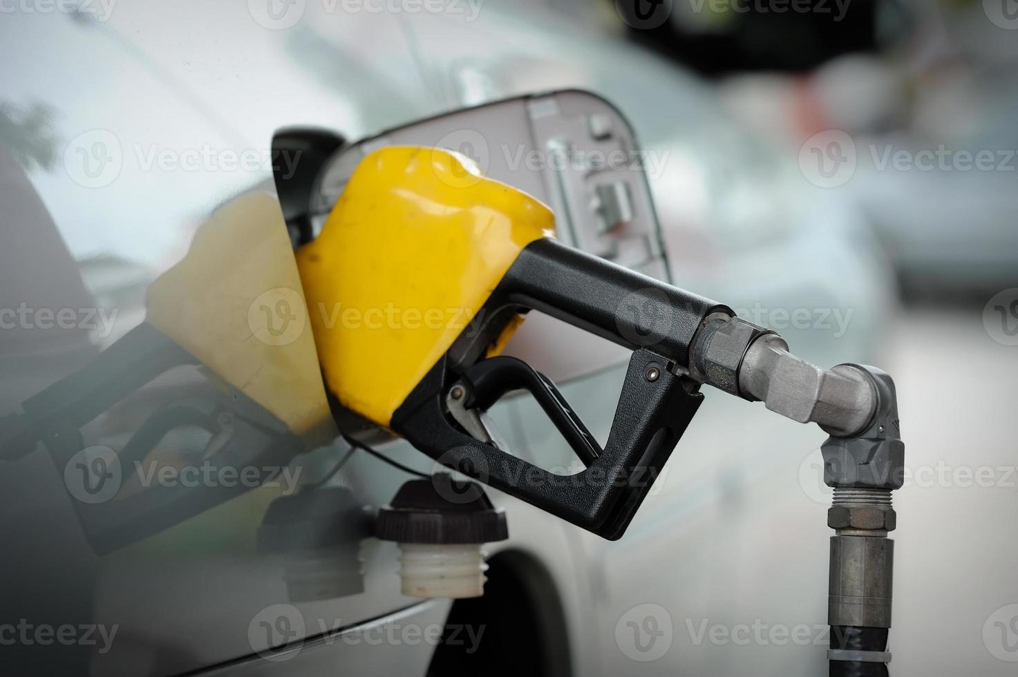 bensinpumpens fyllning foto
