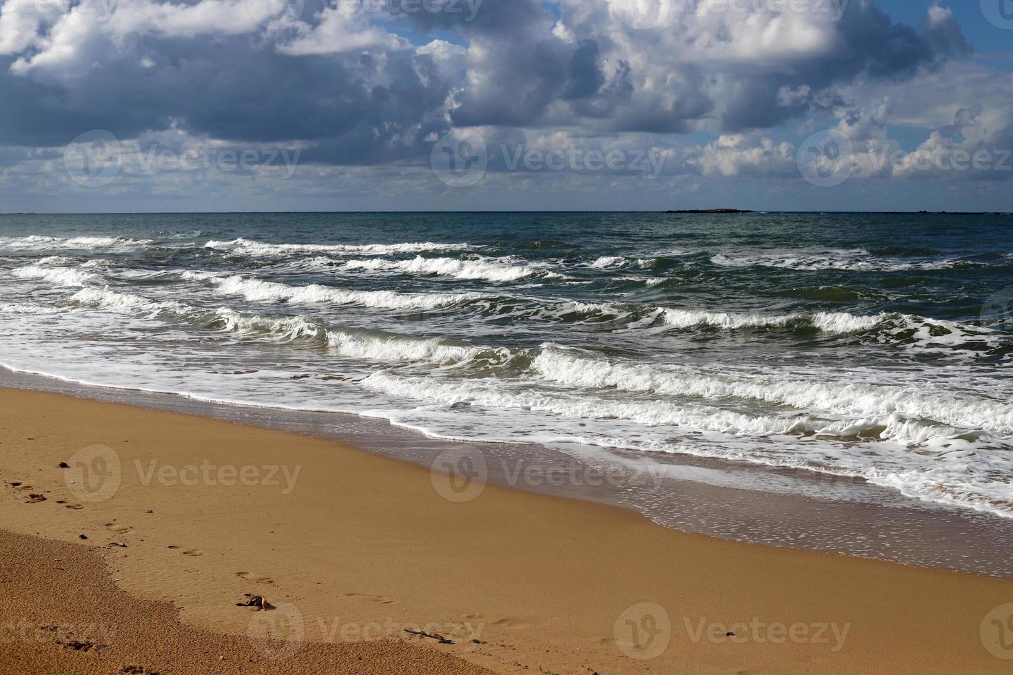 Medelhavets kust i norra Israel. foto