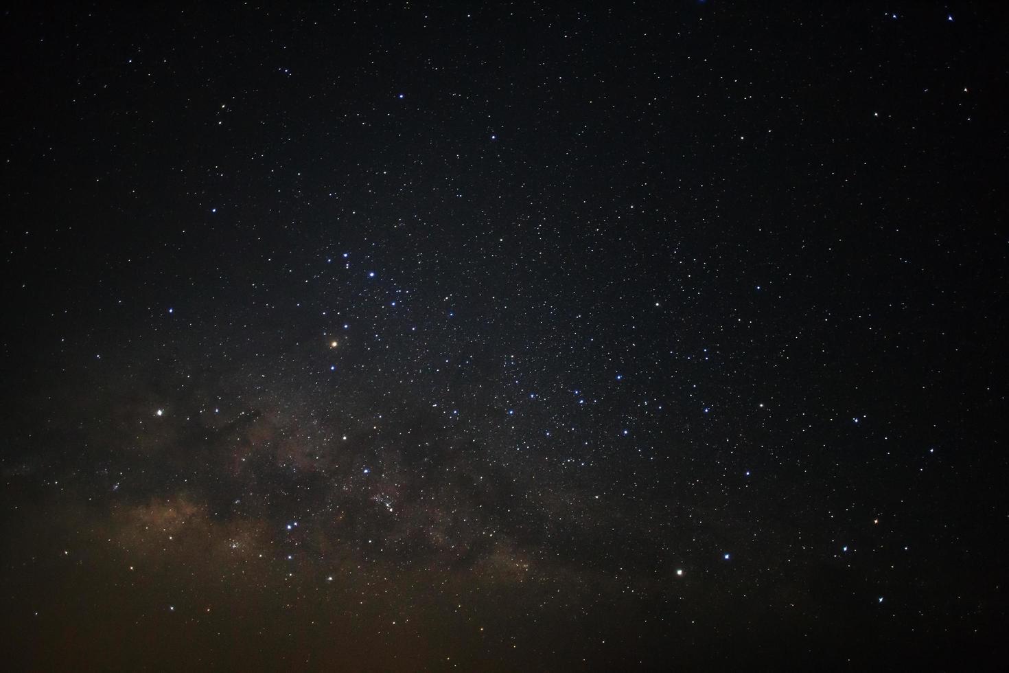 Vintergatan galax med stjärnor och rymddamm i universum foto