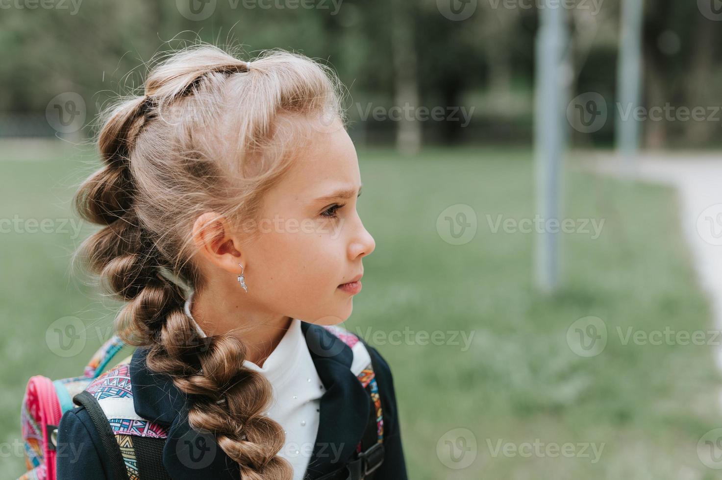 tillbaka till skola unge flicka foto