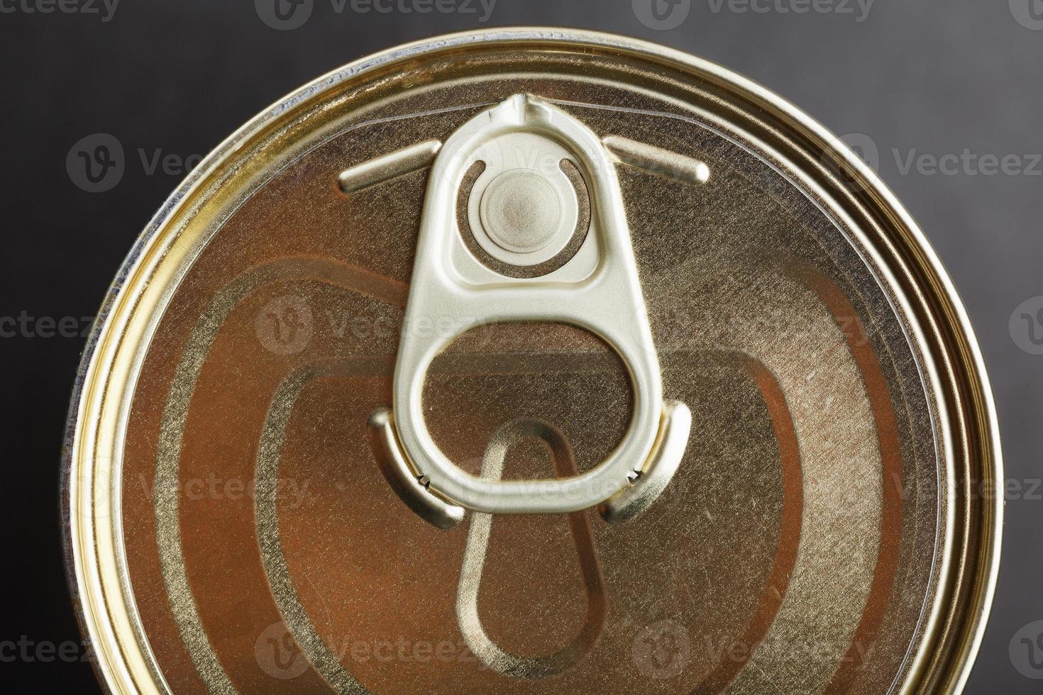 metall lock med en ringa från en tenn kan foto