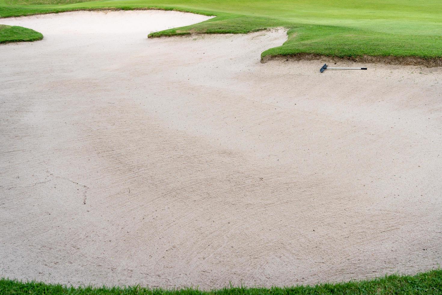 sandlåda bunkra skönhet bakgrund är Begagnade som ett hinder för golf turneringar för svårighet. och dekorera de fält för skönhet.grön gräs med sand textur. foto