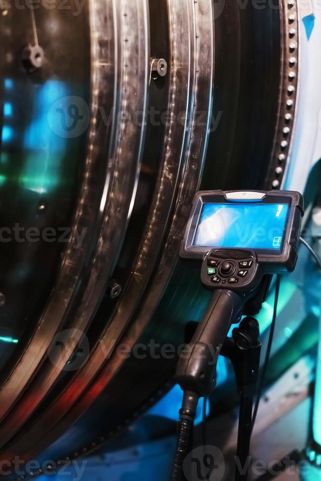 industriell video endoskop för övervakning de inre stat av gas turbin växter. foto