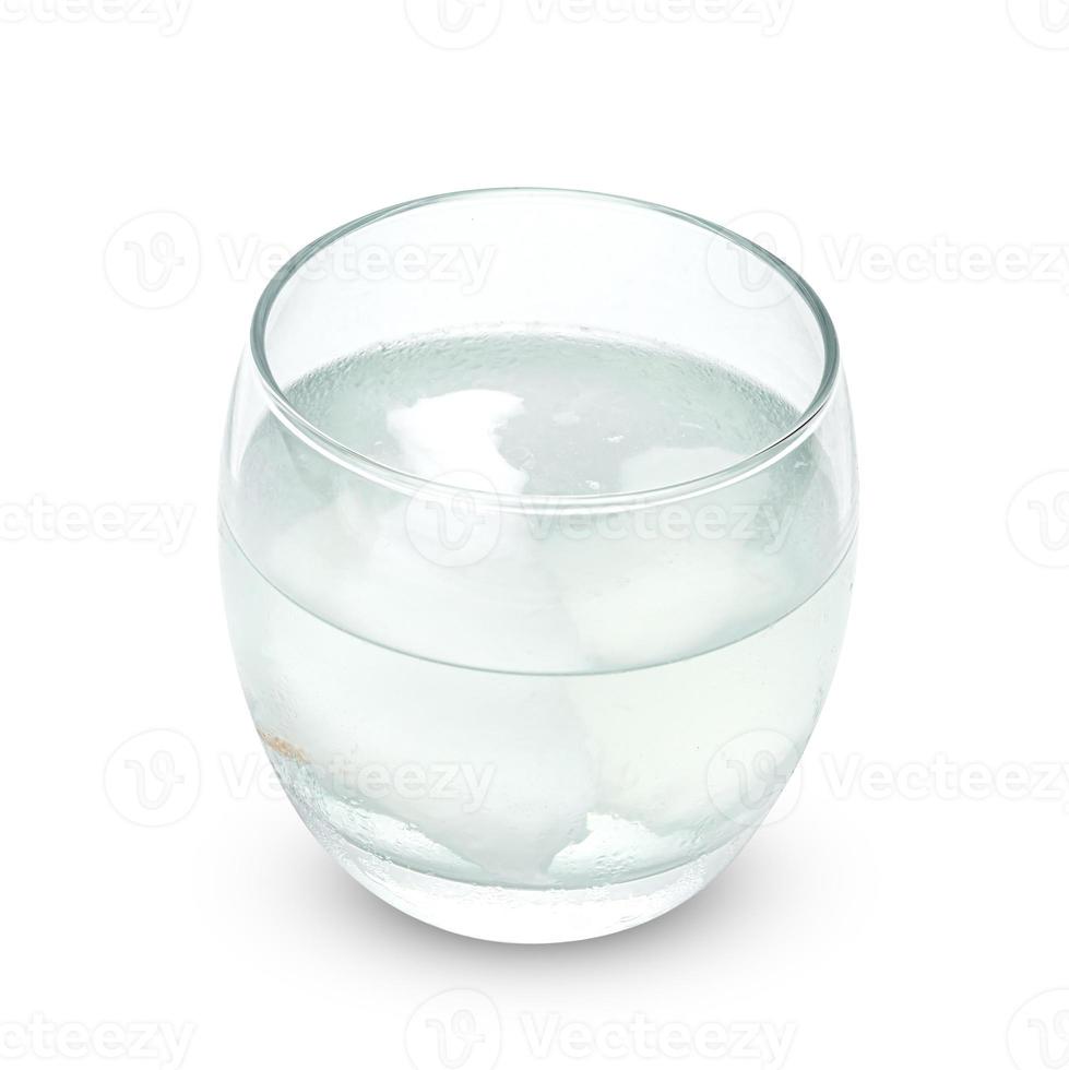 kokos flingor och juice i glas kopp isolerat på vit bakgrund ,omfatta klippning väg foto