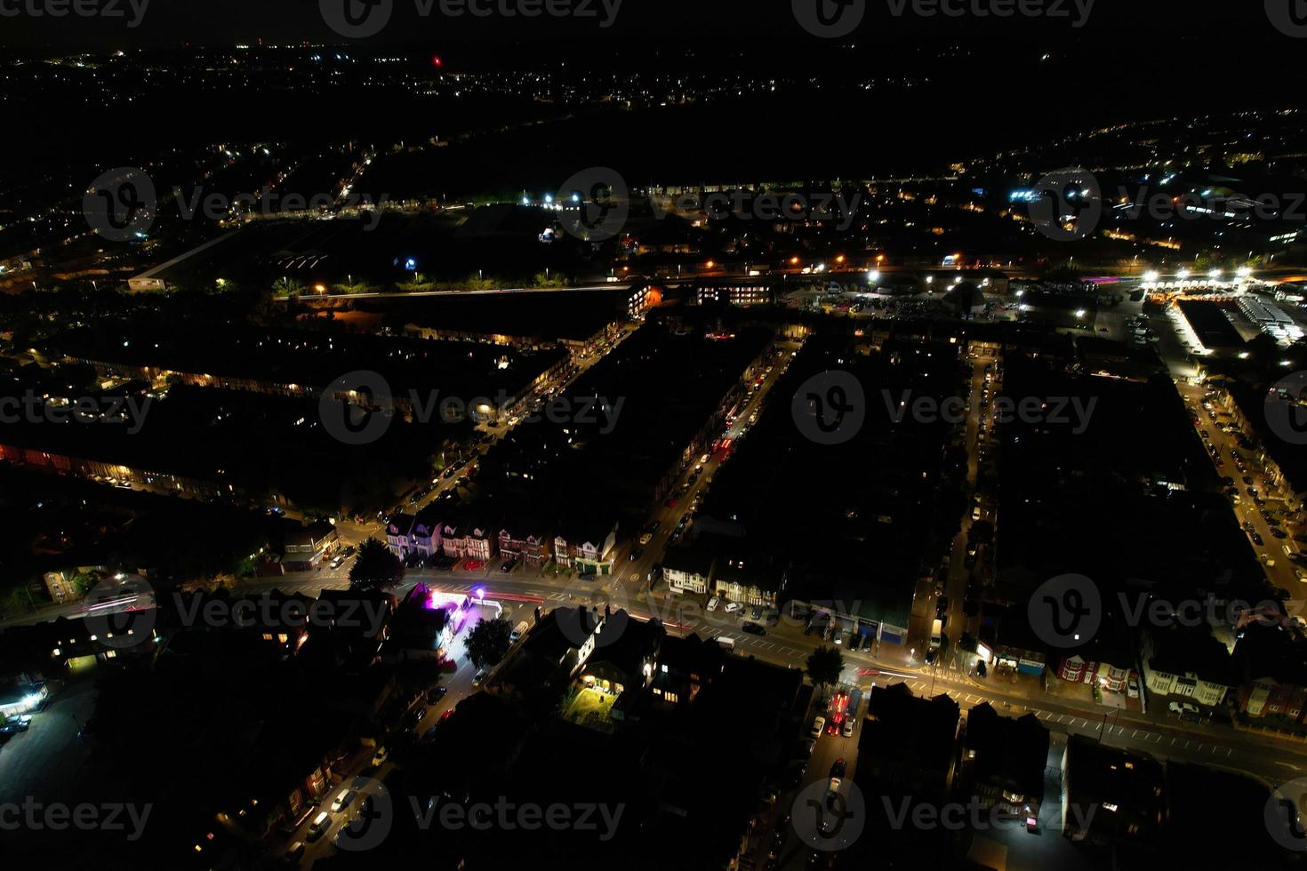 skön antenn se av begrava parkera luton England Storbritannien på natt foto