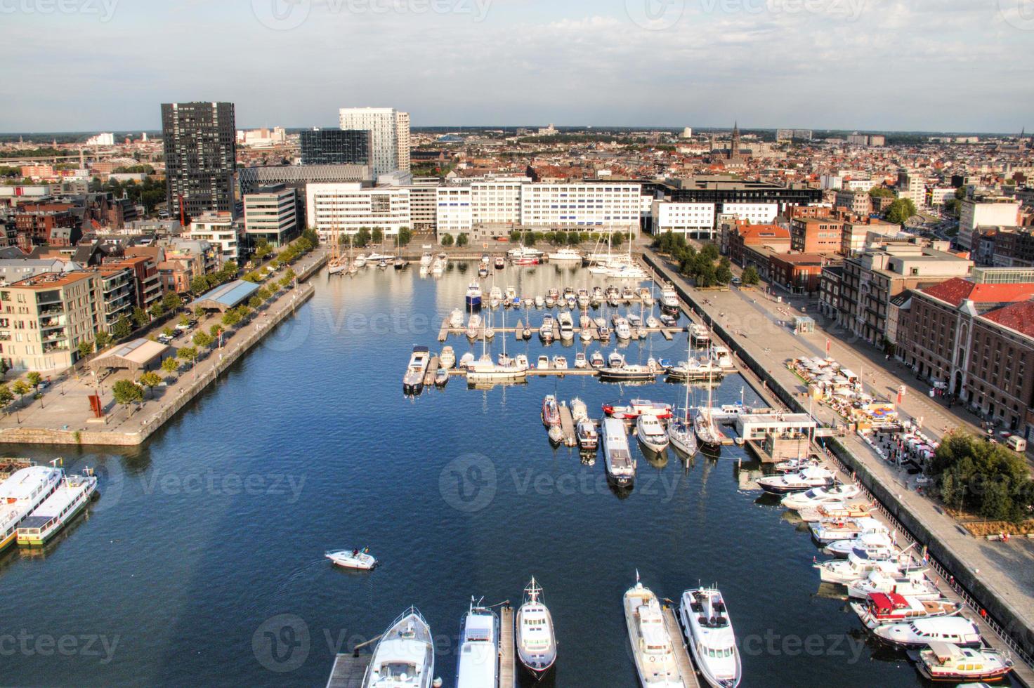 Flygfoto till yachthamnen i Antwerpen foto