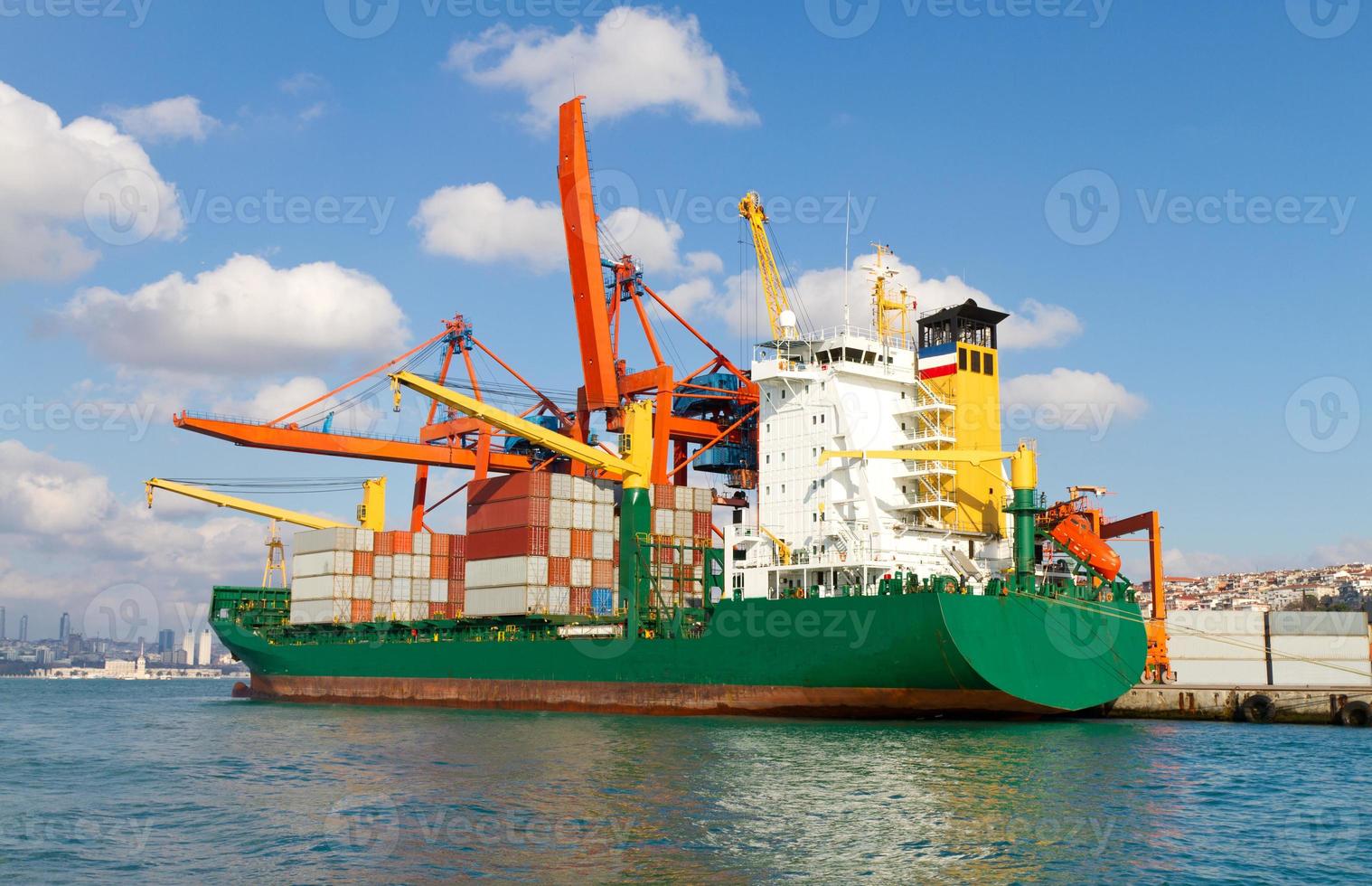 containerfartyg i hamn foto