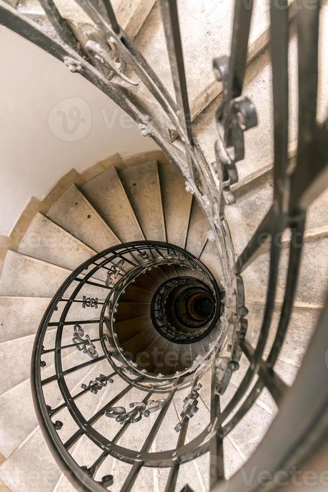 spiraltrappa i katedralen i Budapest foto