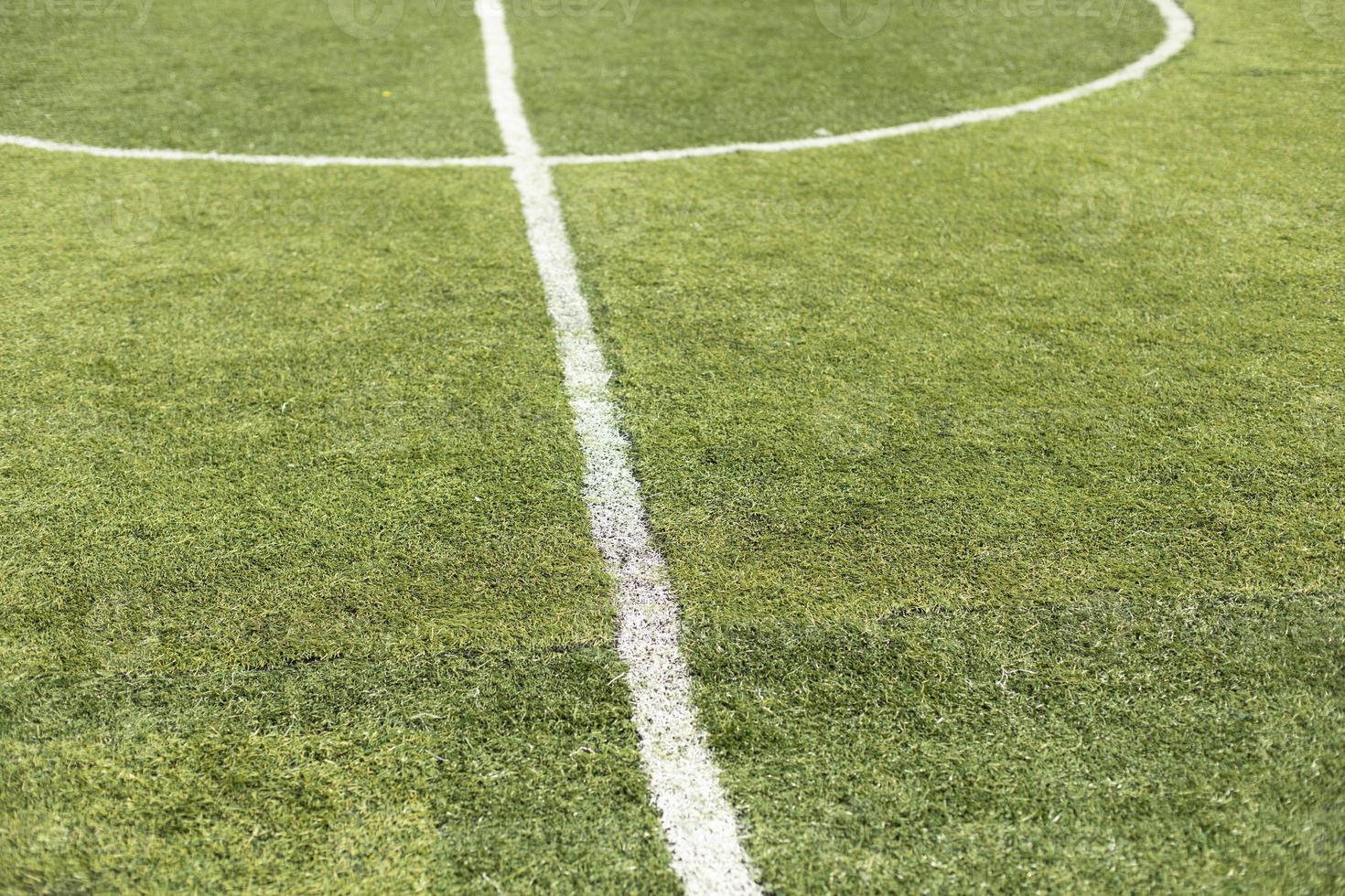 märkning av fotboll fält. vit rand på grön gräs. sporter stadion. foto