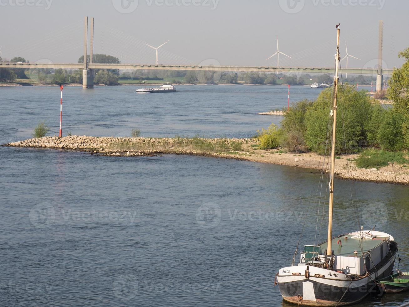 de flod Rhen i Tyskland foto