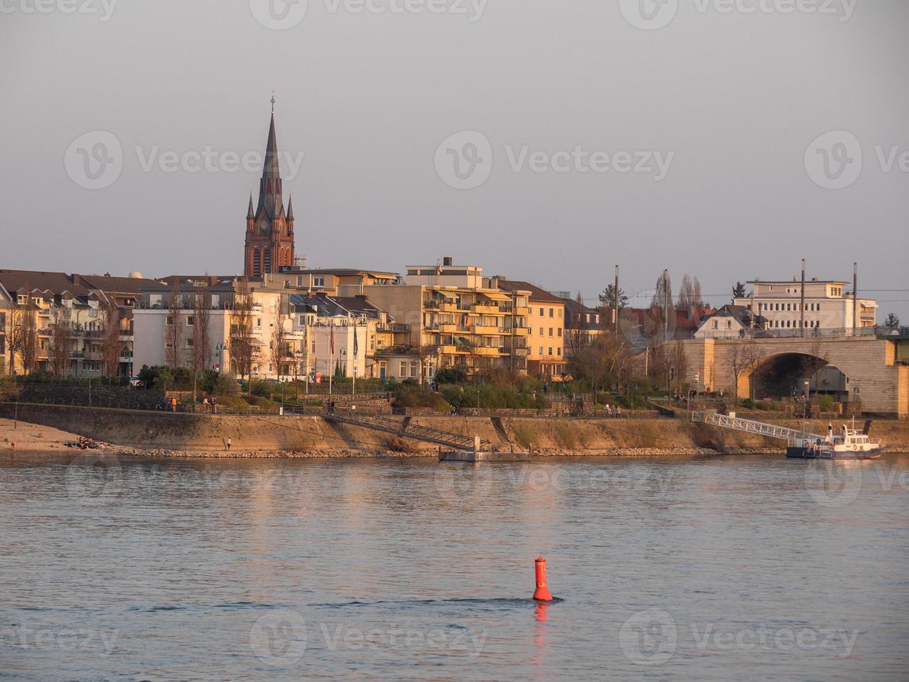 de Rhen flod nära cologne foto