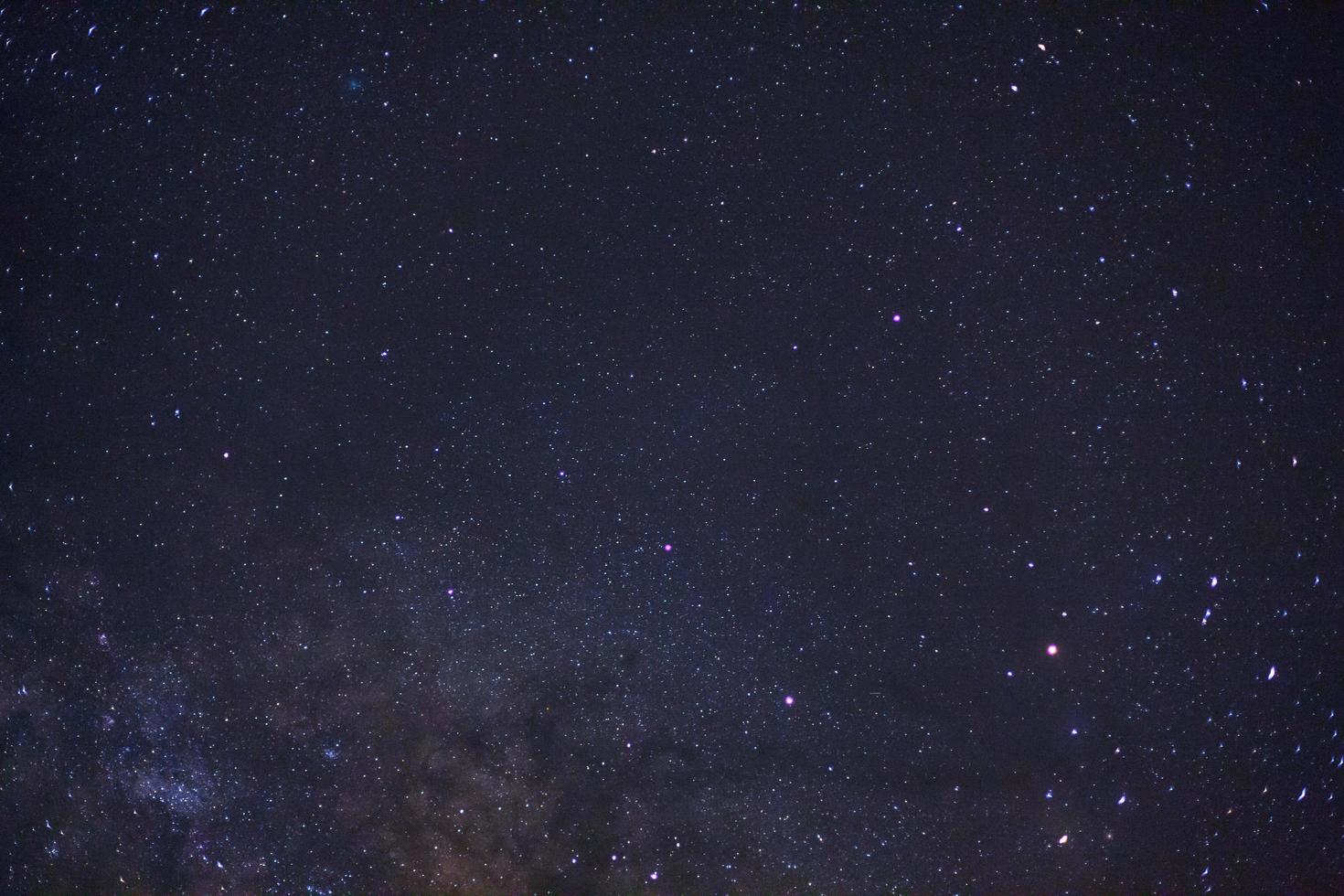 Vintergatan galax med stjärnor och rymddamm i universum foto