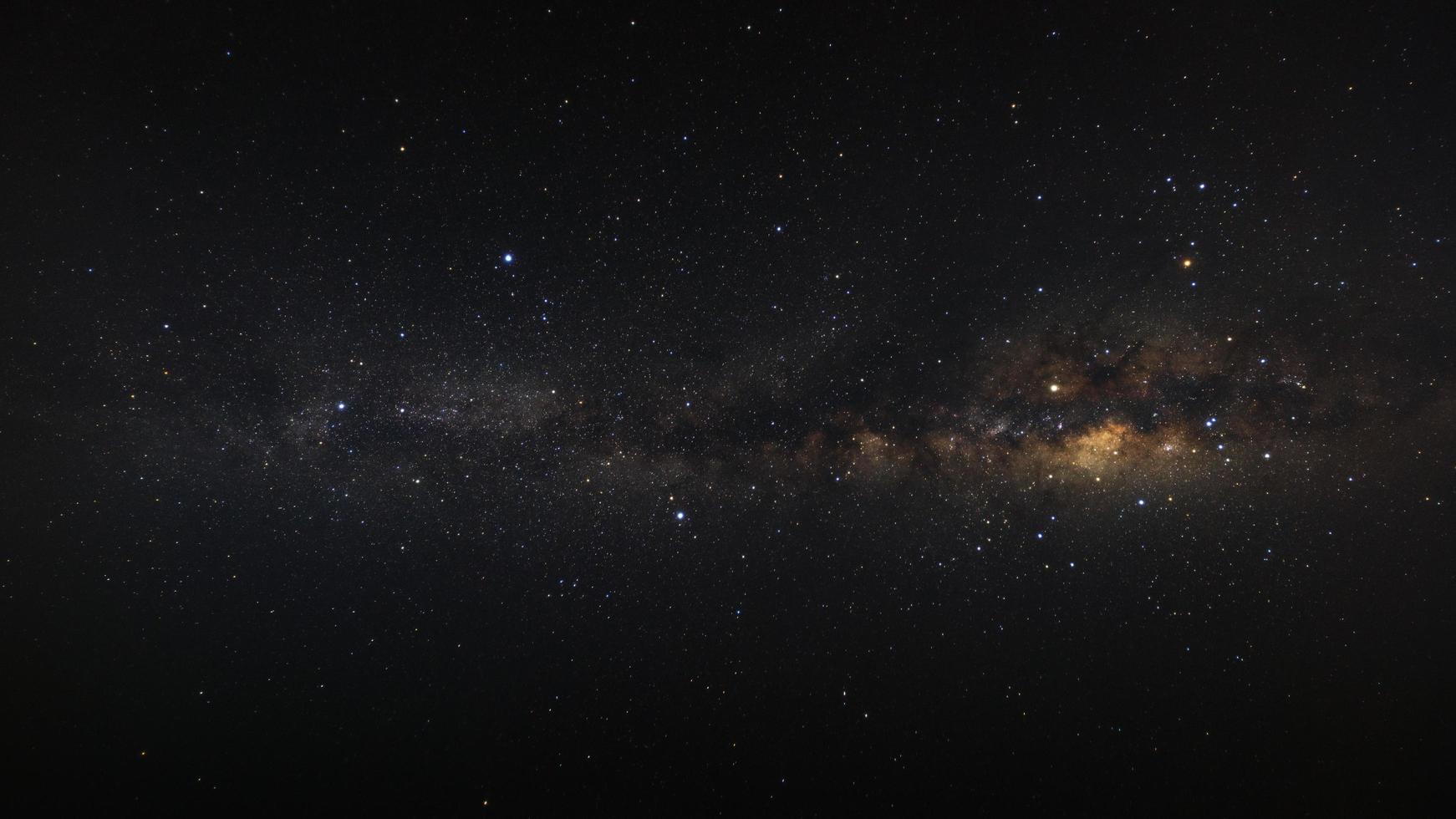 tydligt Vintergatan galax med stjärnor och rymddamm i universum foto