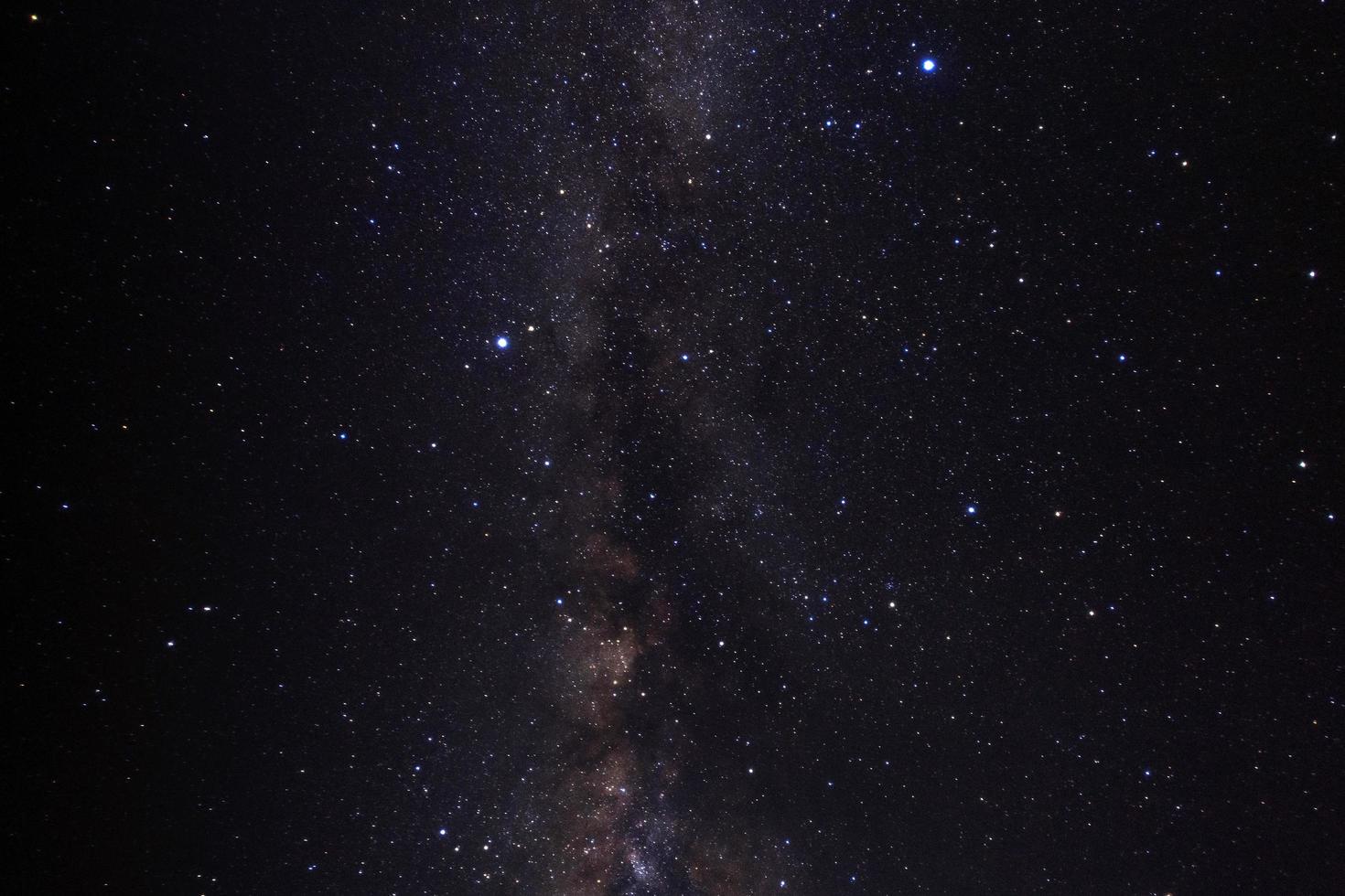 Vintergatan galax med stjärnor och rymddamm i universum foto