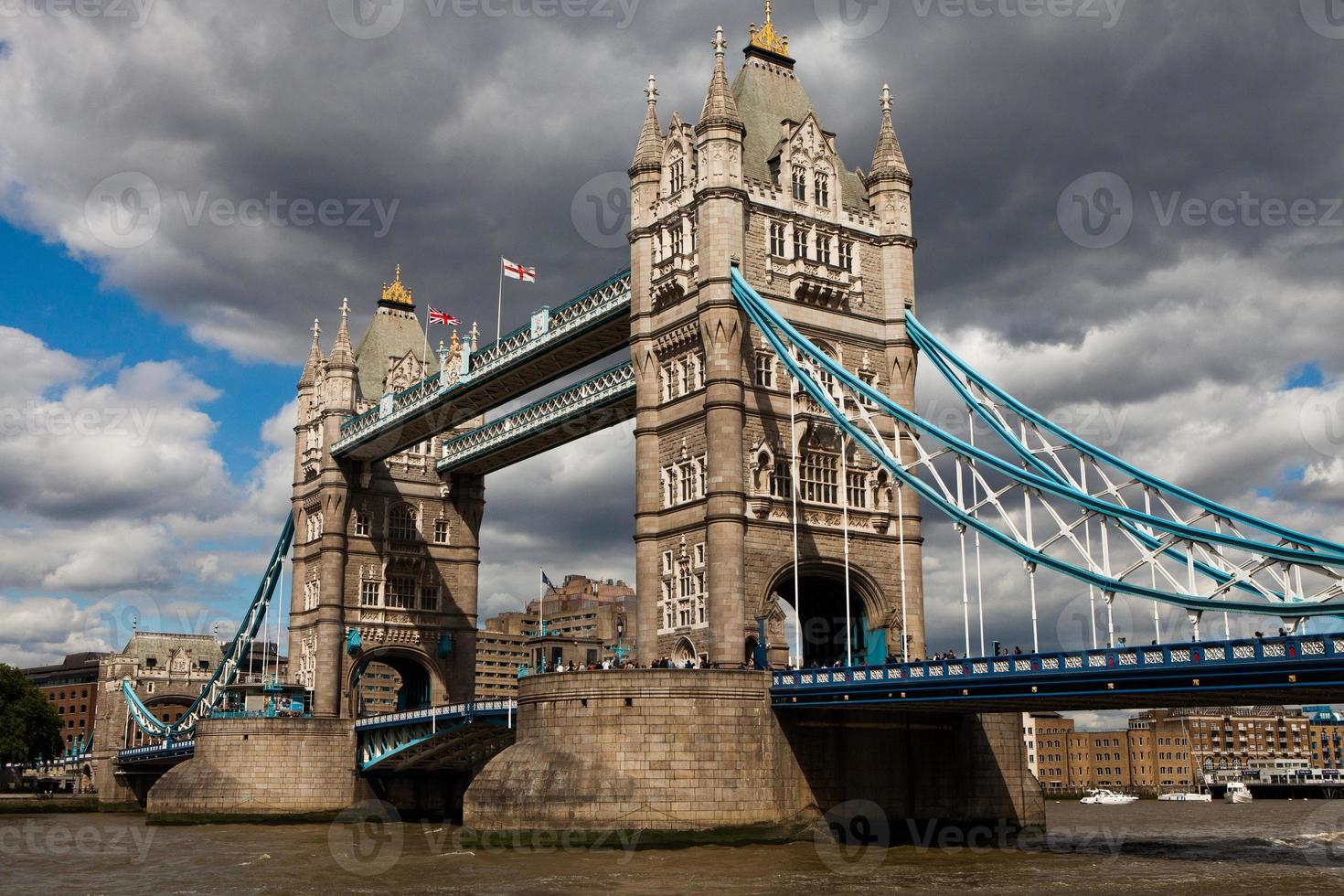 tower bridge i london uk foto