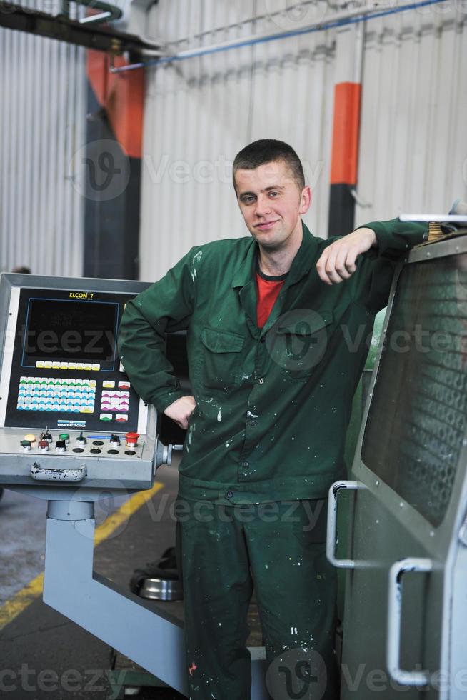 industriarbetare människor i fabriken foto