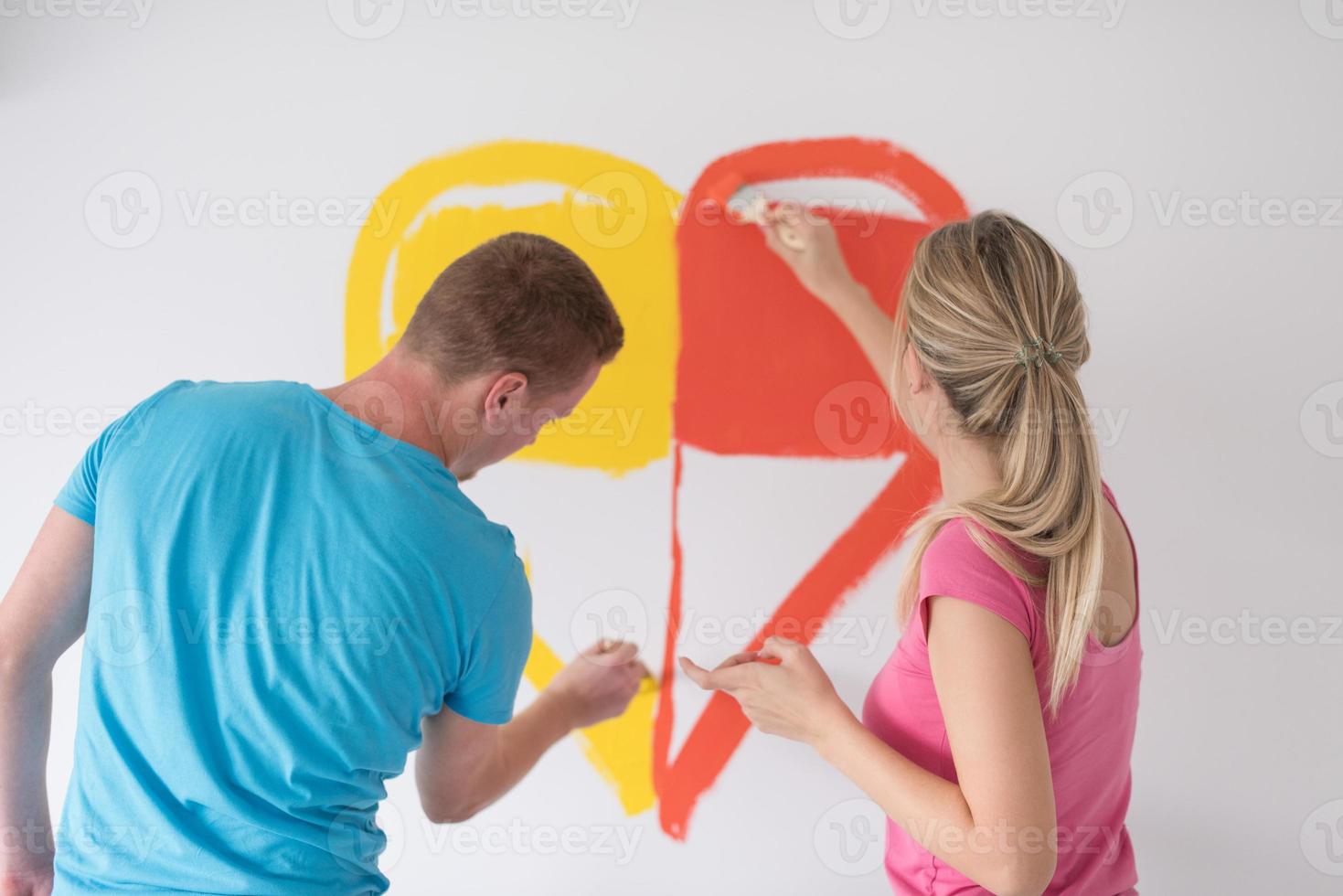 par är målning en hjärta på de vägg foto