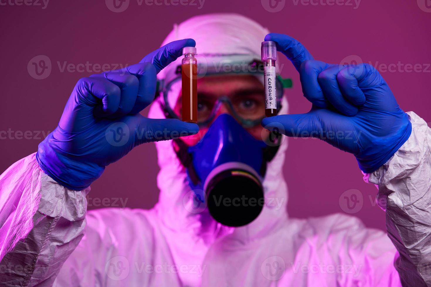 läkare håll inne coronavirus medicin foto