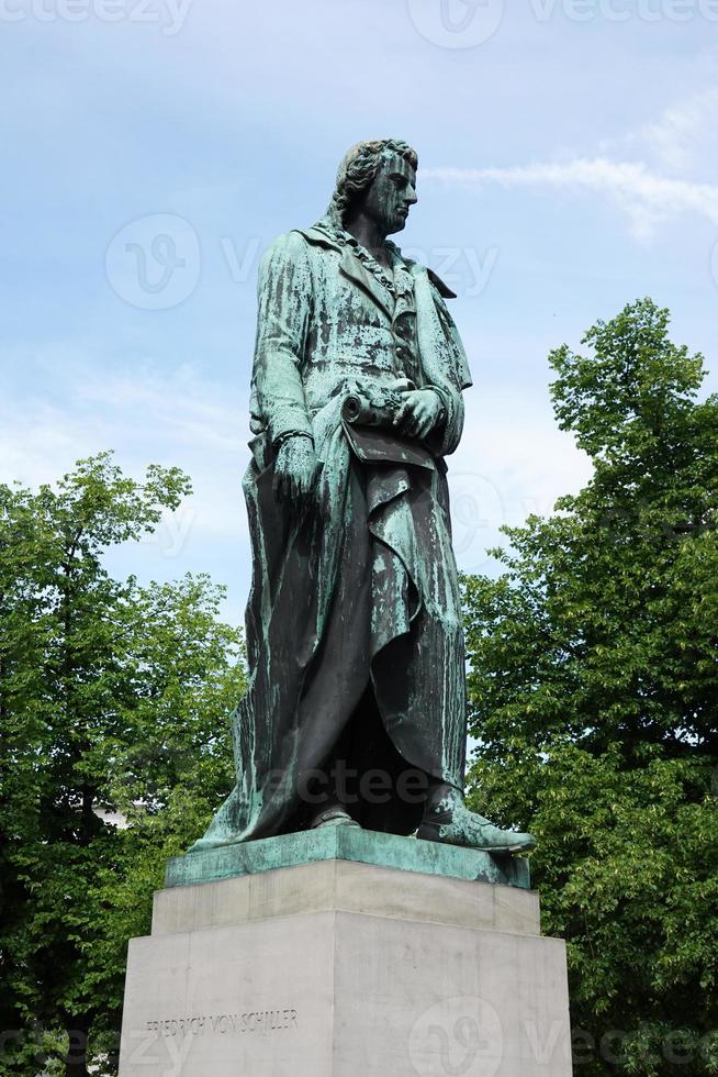 Friedrich schiller monument från 1863 i hannover Tyskland foto