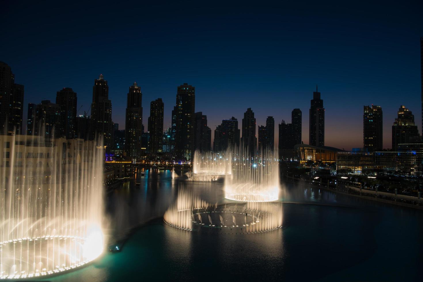 dubai, 2022 - musikalisk fontän i dubai foto