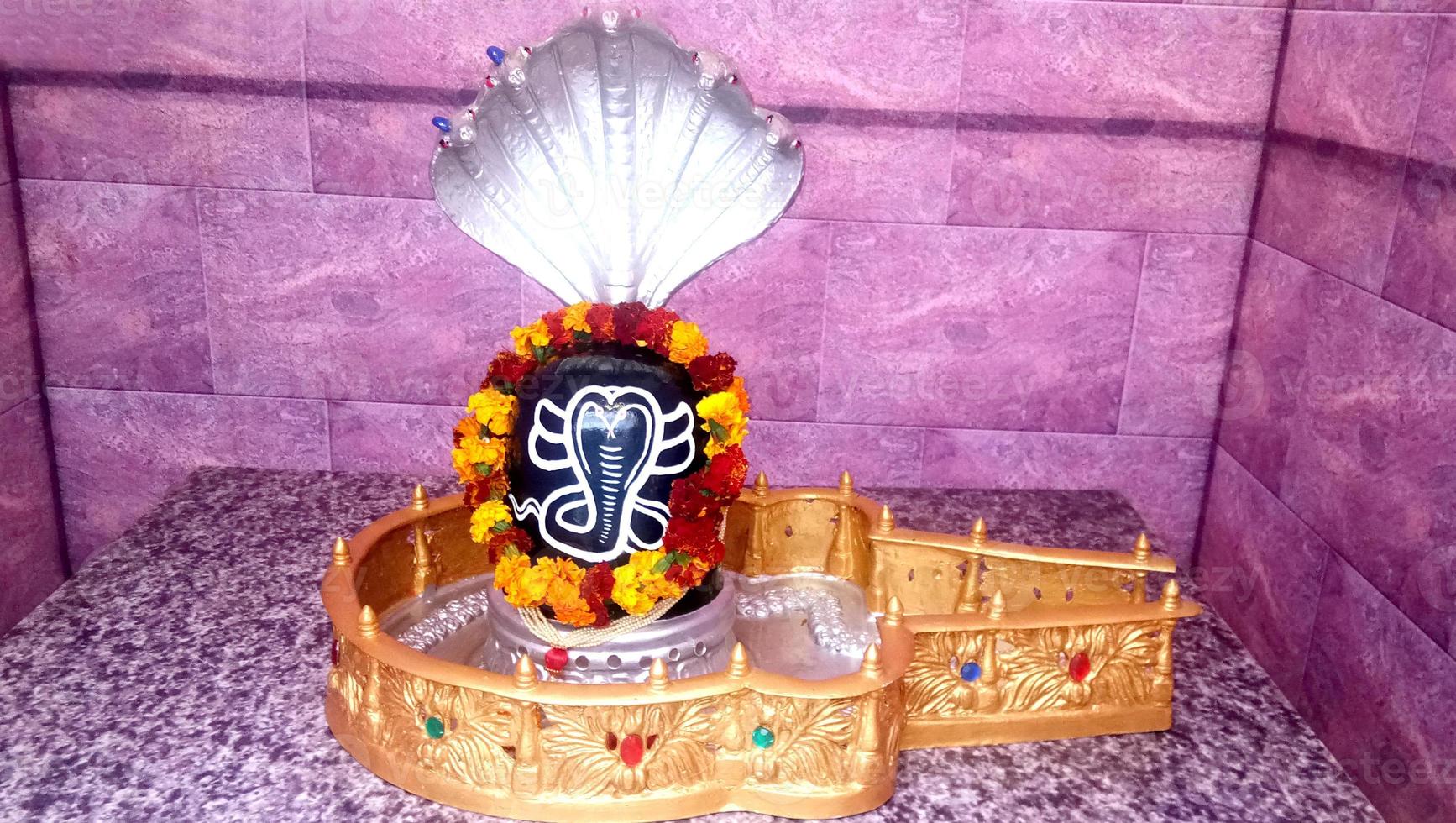närbild av hindu Gud shiva linga,representation av herre, använd för erbjudande böner foto