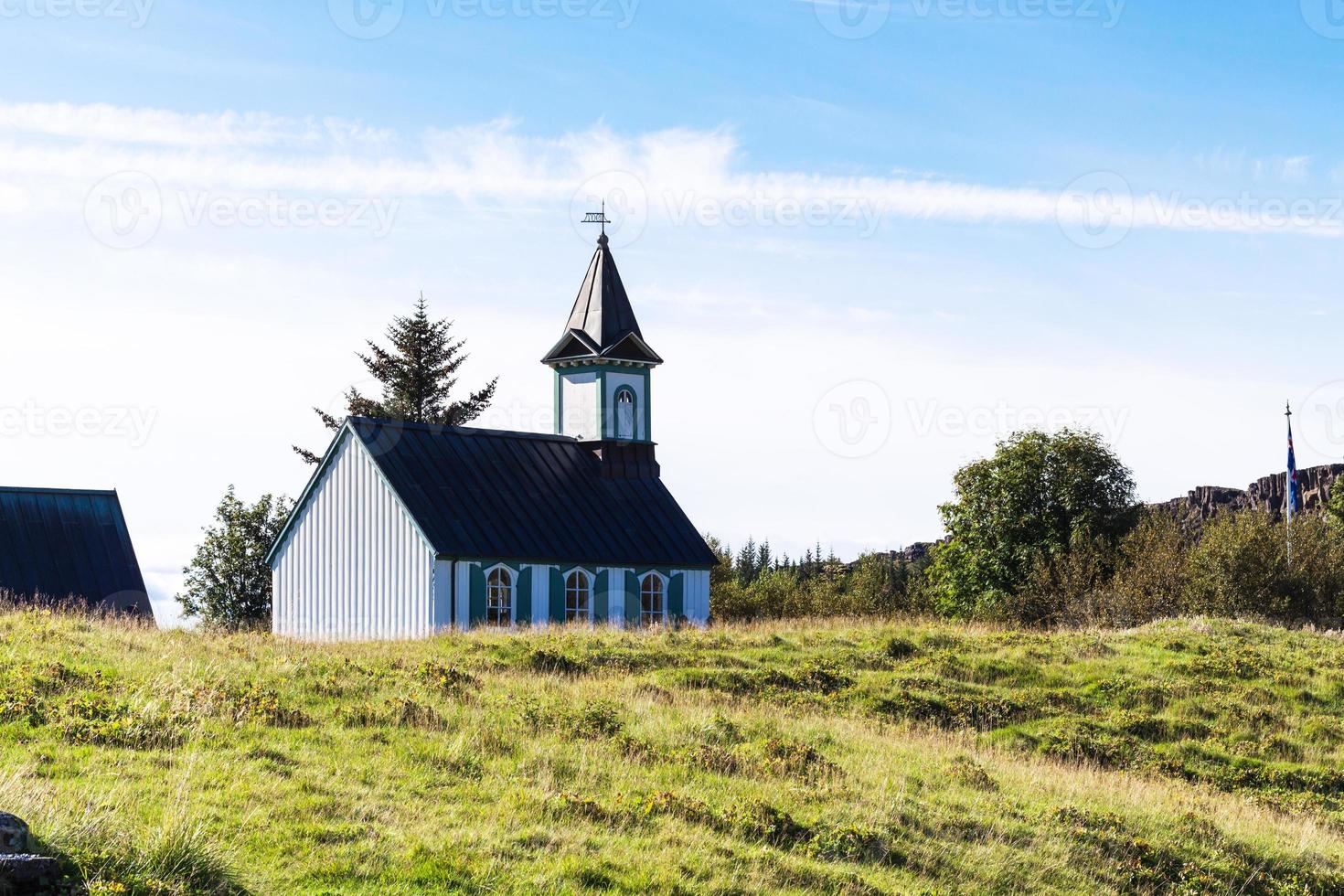 thingvallakyrkja kyrka i thingvellir i höst foto