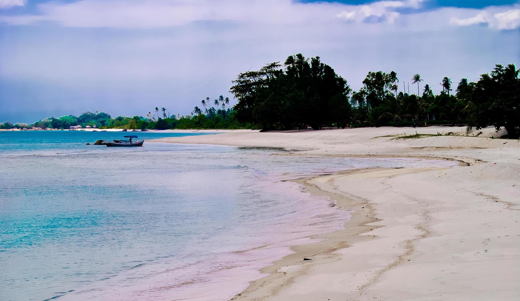 de skönhet av tanjung tinggi strand, laskar pelangi, belitung, indonesien foto