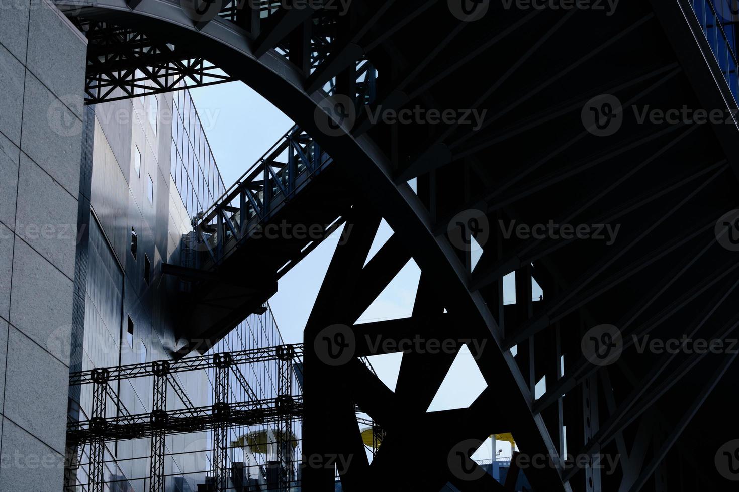 välvd metall ramverk och skyway foto