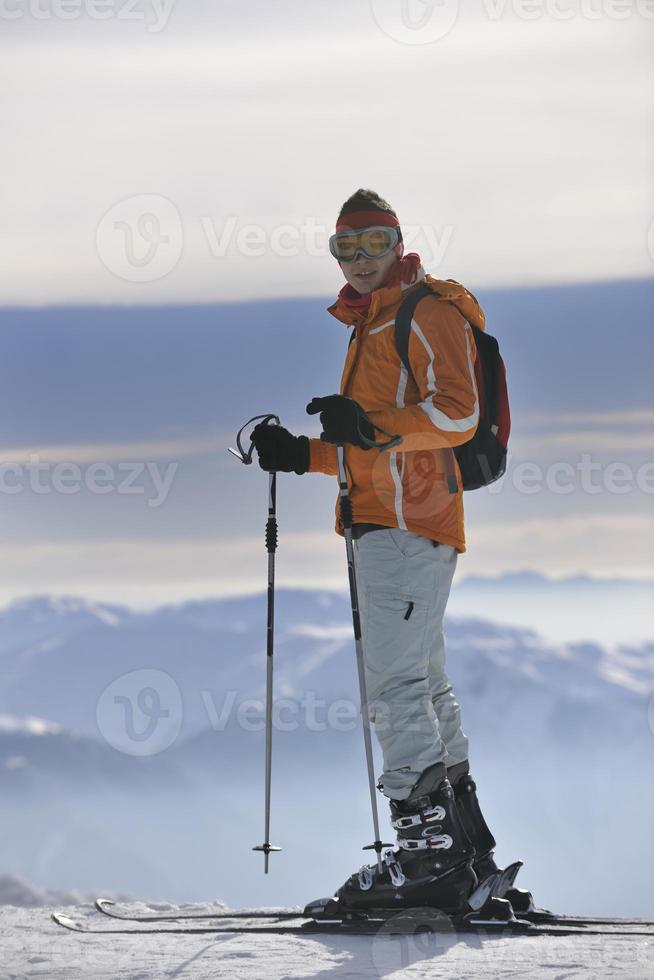 skidåkare på berg foto