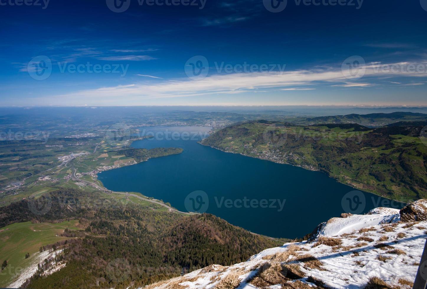 Flygfoto över lusernsjön från toppen rigi berget foto