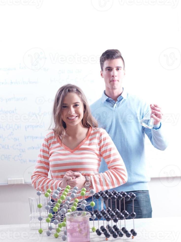 tonåren grupp i skola foto