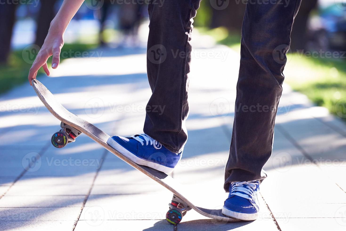 skateboard Hoppar på trottoar foto
