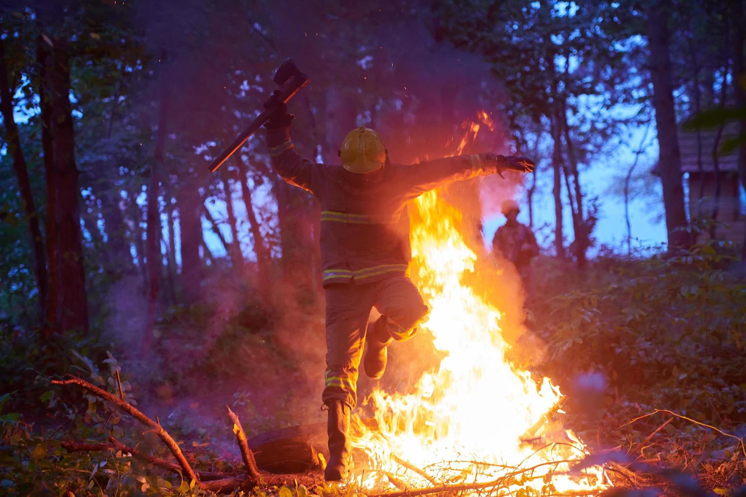 brandman i verkan foto