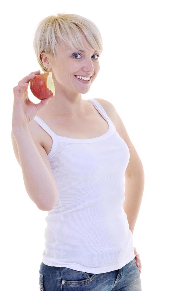 Lycklig ung kvinna äta grön äpple isolerat på vit foto