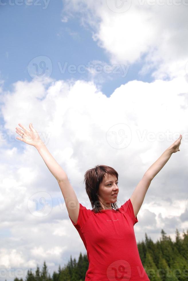 kvinna mot himmel foto