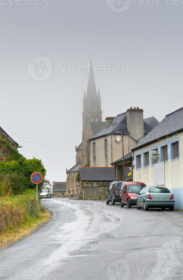 treguier katedral i dimmig väder, Bretagne, Frankrike foto