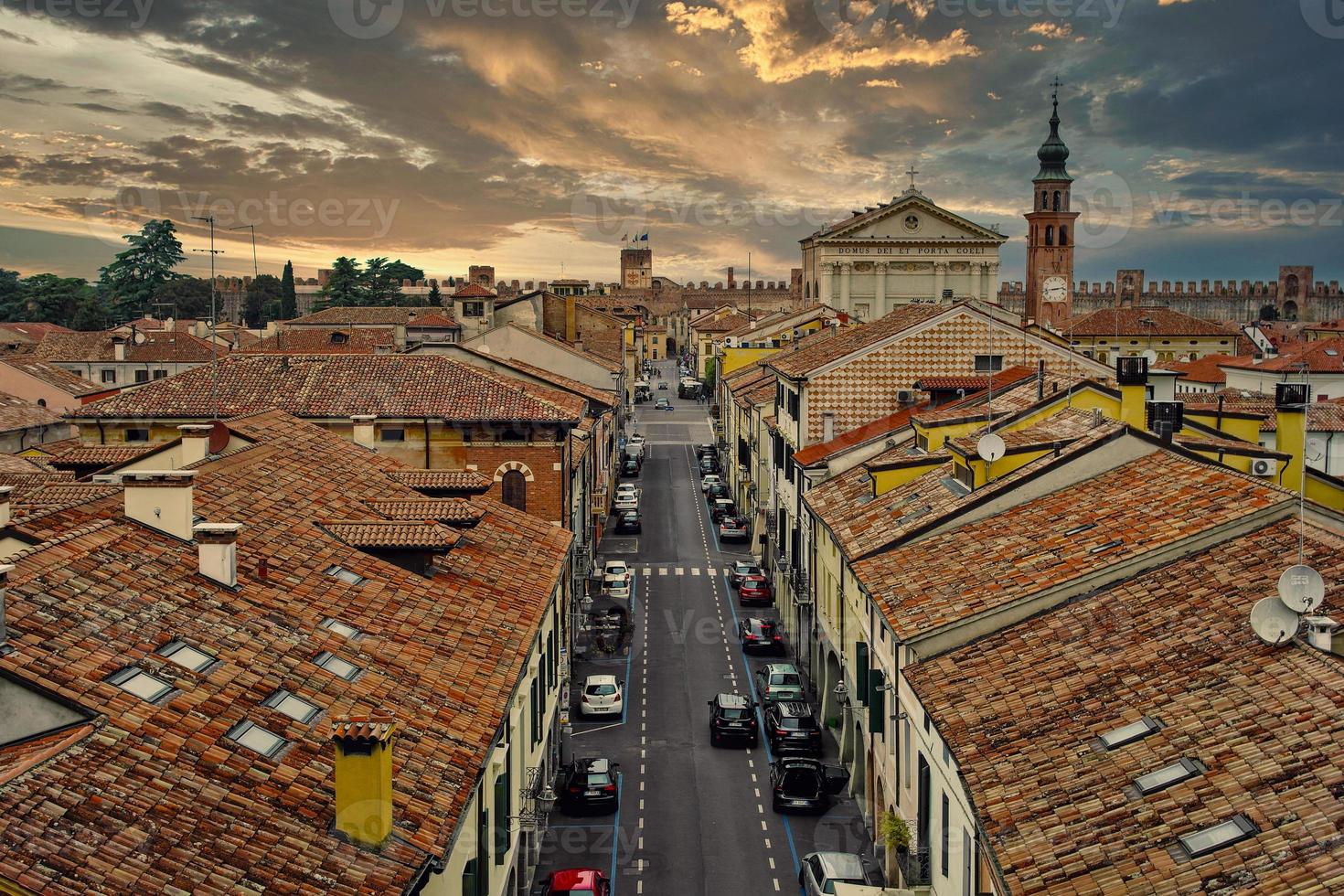 se över de italiensk stad av citadella foto