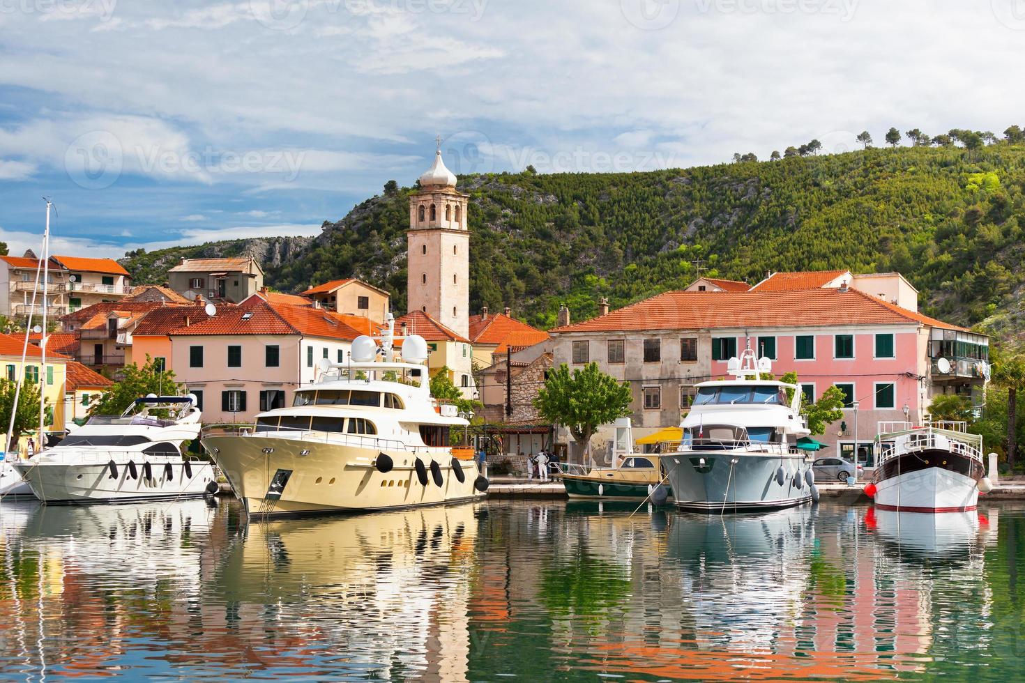 skradin är en små historisk stad i kroatien foto