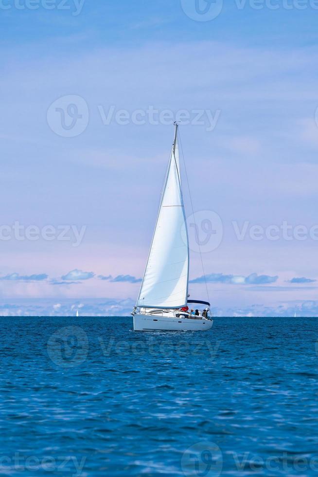 rekreations Yacht på adriatisk hav foto