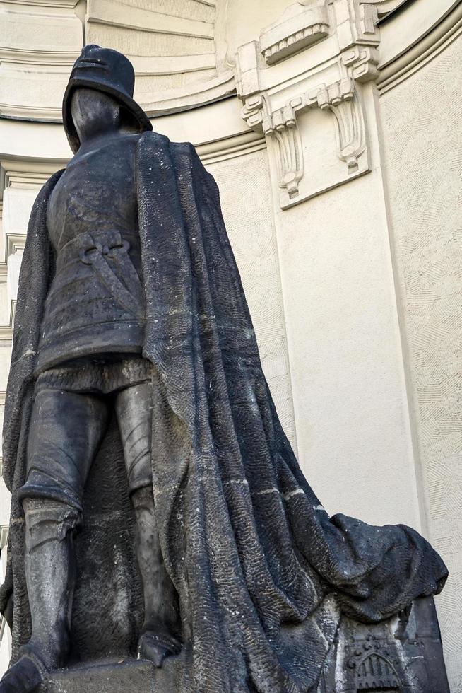 Prag, tjeck republik, 2014. staty av de järn man på de stad hall i prag foto