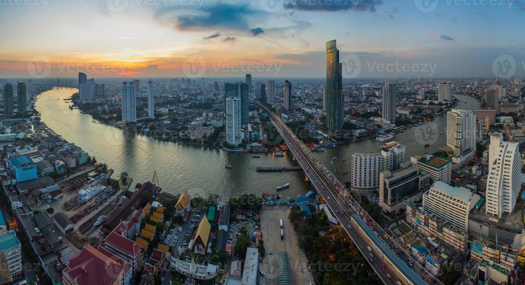 fågelöga av bangkok solnedgång foto