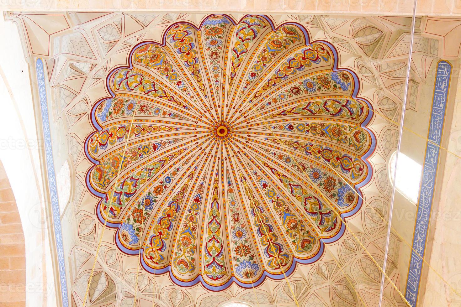 interiör se av en kupol från uc serefeli moské, edirne, Kalkon foto