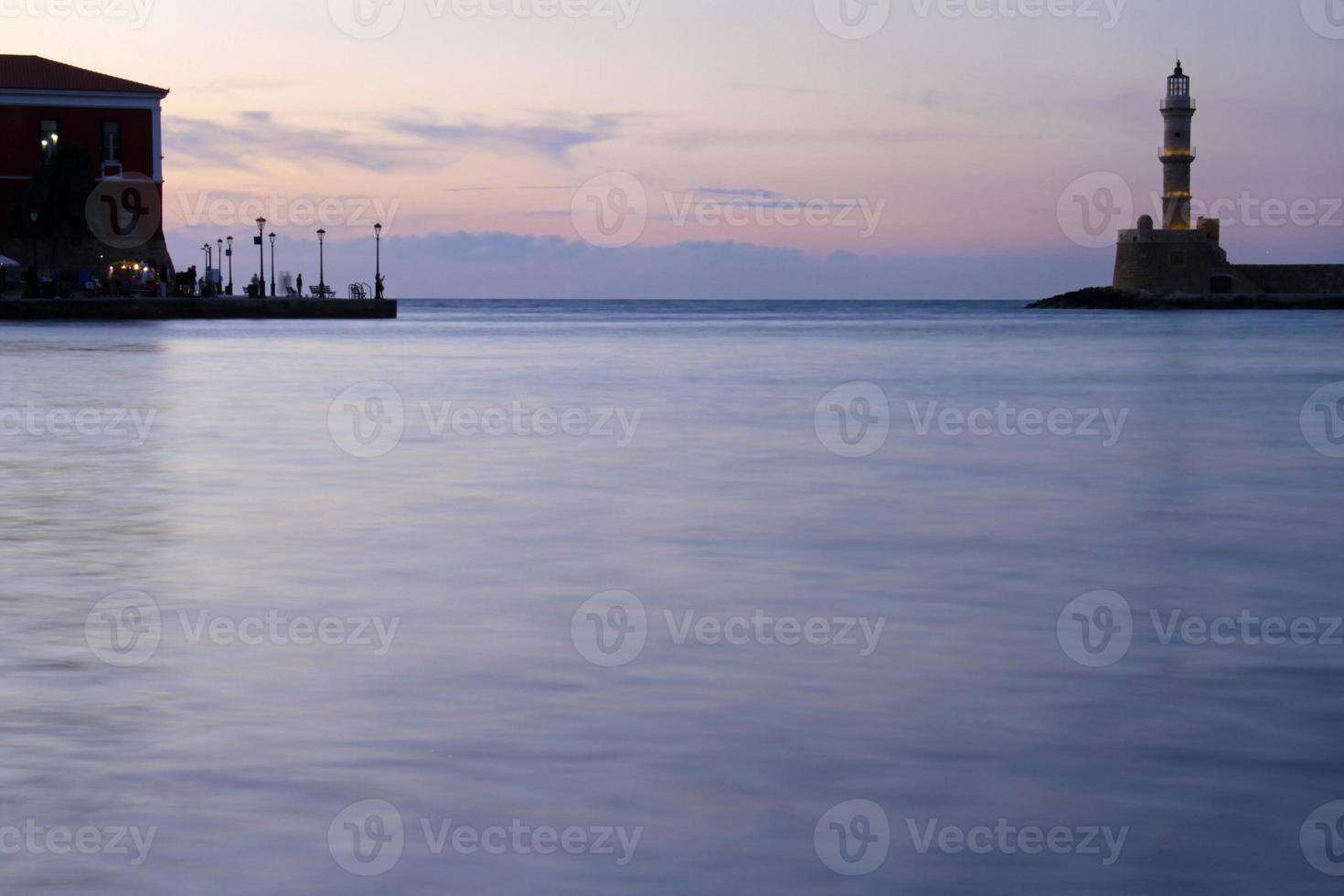 de fyr i Chania, Kreta, under solnedgång foto