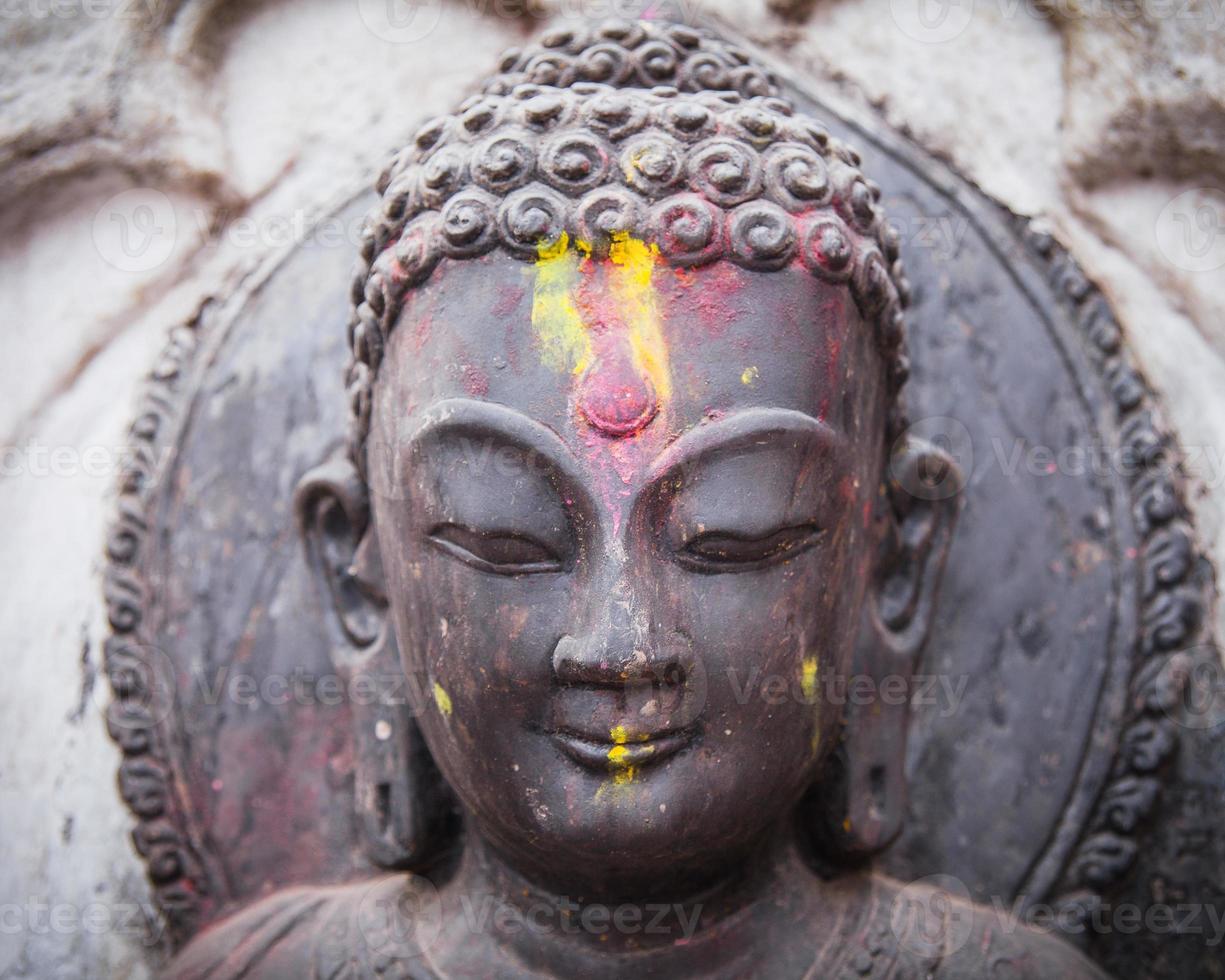 staty av ung buddha - kathmandu foto